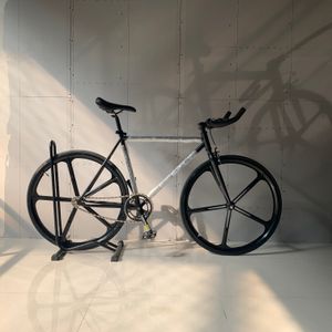 Fixed Gear Bike Einzelgeschwindigkeit Fixie Magnesium Leichtmetallräder Stahl Rahmen Hohlschreiber Street -Radfahren Fahrrad Fahrrad