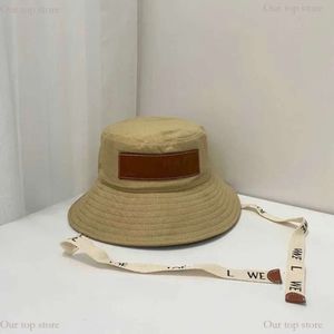 Hög version Designer Hat Loewve New Series Summer Ribbon Canvas Sunshade Hat Wide Brim Star samma blå herr- och kvinnors stil Loeweee Fisherman Hat 741