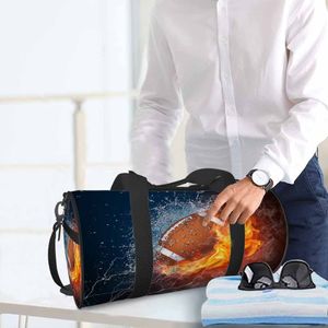 Burning Futbol Seyahat Duffel Bag Amerikan Futbol Oyunu Top Ateş ve Su Sporları Gym Bag Seyahat Çantası Gecelik Haftalık Çantası