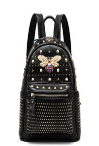 2019 Yeni Stil Sırt Çantası Deri Malzeme Kızlar Moda Tarzı Tasarımcı Marka Perçin Arı Seyahat Yüksek kaliteli sırt çantası kesesi A DOS F4973973