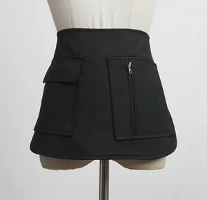 Clini della cintura Close in vita con camicia per decorazione in abito retrò con fibbia nera ultra ampia alla moda