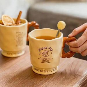 Becher kreativer Keramik Becher Kaffee Tasse Goblet Blumenmilch Wasser stehend Pferd Fuß Design für Büropaare Girls Geschenk