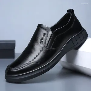 Повседневная обувь фабрика Оптовые варианты мужские кожаные кроссовки BUIS