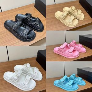 Designer Slippers Summer Chanellsshoes Women Women Sandals de alta qualidade plana Mulheres de luxo praia Slippers ao ar livre Multi-Color Slippers Tamanho 35-40