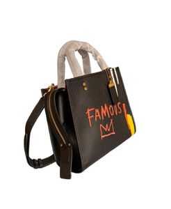 Bolsas femininas 2021 Novo desonesto 25 cm Graffiti Tote Bag 1941 Série ombro único Senior Feeling Restaurando maneiras antigas de couro 5077009