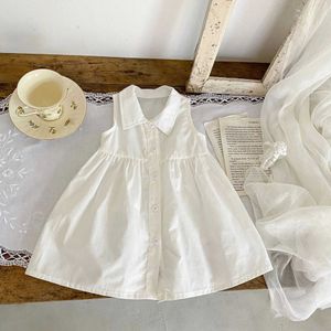 Flickans klänningar 2024 Summer Spädbarnsskjorta klänningar Småbarn Girl Baby Shirt Dress Small Pointed Neck Sleunteless All Cotton Cardigan Ladies Shirt