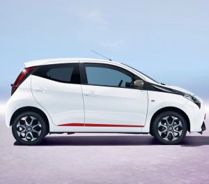 Stripe per prestazioni automobilistiche Accessori per lo styling di gare di decalcomanie in vinile adesivi per la gonna per porte sportive per Toyota Aygo 2014-2018