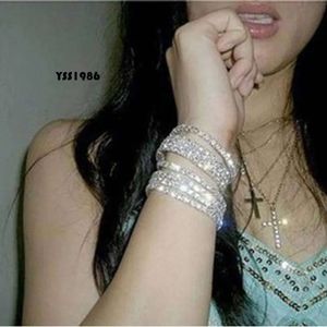 Cross Border Hot Hot Bracelets من أوروبا وأمريكا ، صفوف متعددة مليئة بالماس الاصطناعي العصري ، مزاج عصري