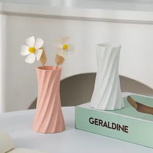 VASESミニフラワーVase Nordic Bottle Aesthetic Room装飾装飾的なプラスチック製のリビングデコレーションデスクトップ飾り