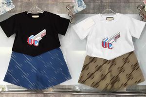 クラシックベビートラックスーツサマーショートスーツキッズデザイナー服サイズ100-150 cm 3Dロゴ印刷Tシャツとショートパン