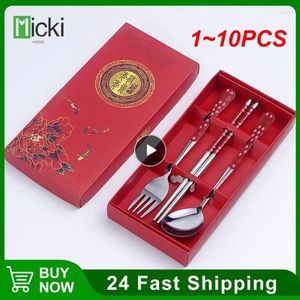 箸1-10pcsレッド/ブルー/ホワイト/グリーン磁器の食器ステンレス鋼スプーンフォークギフトボックスポータブル旅行のセット