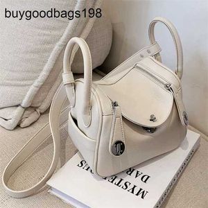 Designer Lindyss Bags 2024 Sommer Neue Doktor -Tasche Bill of Lading Schulter Litchi Muster Messenger Solid Color Tote Womens 2es0