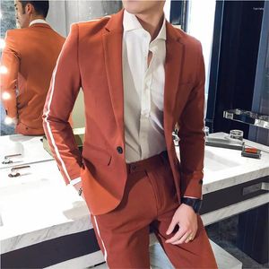 دعاوى الرجال الآسيوية البرتقاليين من الشق طية صدر طية رفيعة ملائمة الأزياء homme tuxedos الزفاف العريس برميل كوريا السترة مجموعات 2 قطع سترة بانت