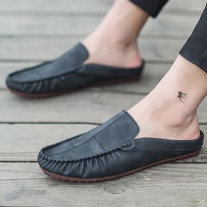 Lässige Schuhe 2024 Sommermänner halbe ziehen Sandalen atmungsaktive männliche Mokassins Slipper gelbe blaue Herren Walking Slipper Mode -Objektträger