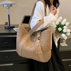 Stor kapacitet väva Tote Summer Beach Straw Handväska Tassel Design Kvinnlig Bohemisk axelväska för kvinnliga damer resväska 240407