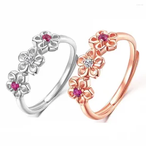 مع الحجارة الجانبية 2024 Crystal Rose Gold Silver Color Rings Cubic Zircon Plum Blossom Ring for Women Engagement Wedding Jewelry Bijoux Gifts