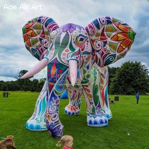8m długość (26 stóp) z dmuchawą na zewnątrz Dekoracyjne nadmuchiwane kolorowe słonia wysadzone w powietrze na paradę karnawałową