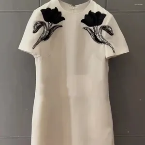 Sukienki imprezowe 2024 Spring Summer Ivory Rose Cequine krótkie rękawy proste białe mini sukienka