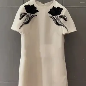 Vestidos de festa 2024 primavera no verão rosa rosa lantejacho de lantejoulas curta mini vestido branco reto