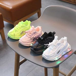Sneakers Childrens Lighting Shoes 2024 Spring and Autumn New Leisure Boys Sport Little White Girls Candy Color Glowing H240411