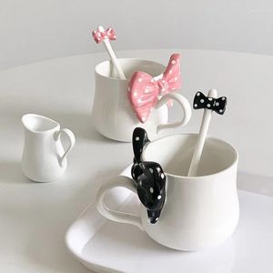 Muggar Bow Knot Kawaii Ceramic Mug Nisch Handmålad flickvän Prinsessan Stil gåva med sked för Girl Water Cup