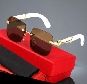 Man Glasses Designer Solglasögon Kvinnor Fashion Frameless Rectangle Coating Buffalo Horn Sunglass UV400 Bevis Eyeglass Wood4668989