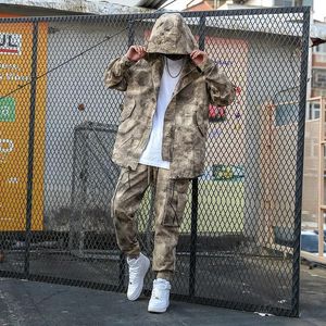 GMIIXDER Street Camuflage TrackSuits Mężczyźni luźne, swobodne dwuczęściowe dwuczęściowe spodnie hip-hopowe dla męskiego płaszcza odzieży roboczej
