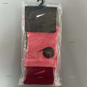 2024 Skarpetki sportowe Para tubesocks Designer Socks Mens Socks Osobowość Kobieta marka Wysokiej jakości nauczyciel