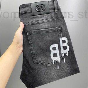 Herren Jeans Designer leichte luxuriöse europäische Waren Schwarz und grau thrdimensional bedruckt gewaschene Jeans vielseitiger elastischer schlanker Slim Small gerade Beinhosen Yxuw