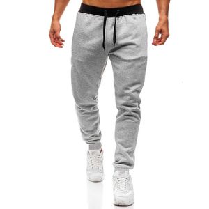 Pantaloni sportivi maschi casual e confortevole per il piede di jogging fitness 240411