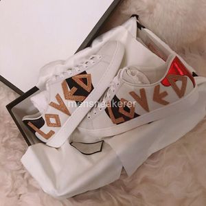 Sneaker Shoesg Designer Fashion Trainer Sapato Mulheres Mulheres Plâncias Mulheres Couro Genuíno Novo Love Sof Sole Love Lá