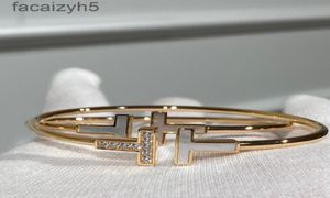 Urok bransoletki Designer V Gold White Fritillaria Spring Rura o grubości 18k grubość wysokiej jakości CNC Inkrustowana pasująca płyta 6298383