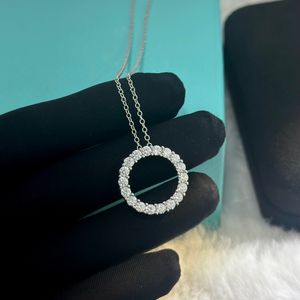 Luxury Pendant Necklace Top Quality S925 Sterling Silver Full Crystal Round Hollow Charm Short Chain Choker for Women smycken med Box Party Gift