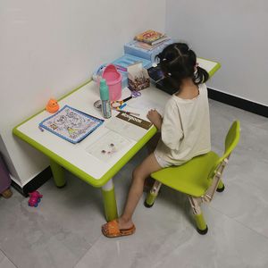 Çocuk Tabloları Anaokulu Öğrenme Masası ve Sandalye Plastik Masaları Kaldırabilir Ev Yazabilir ve Graffiti Masa Boyama Tabloları