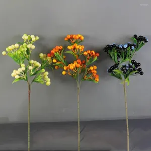 Dekorativa blommor konstgjorda bär livliga bärgrenar för hemfestdekor realistiska detaljerade långvariga lövverk