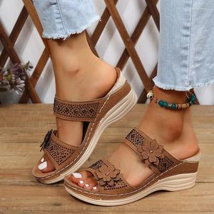 Торговые туфли летние женские тапочки плюс размер женские ретро римские сандалии PU повседневная цветочная платформа каблука
