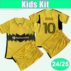 24 25 Columbus Morris Kid Kit Kit Soccer Maglie Nagbe Cucho Rossi Casa per bambini Shirt Calcio Cleastro Dispositivi