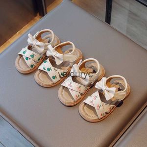 Sandalen Mädchen 2024 Neue Mode Prinzessin Schuhe weicher alleiner mittlerer und kleiner Kinderstrand gesticktes Sommer Roman H240411