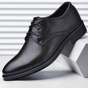 Klädskor män som klä sig formellt för mäns casual sko läder sociala bröllop designer pekade tå svart kontor vinter märke 2024