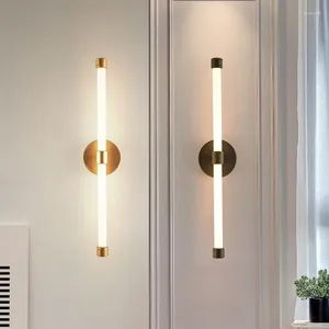 Lampa ścienna Post Norbit LED z czarnymi złotymi rurami żelaznymi do górnego i dolnego salonu