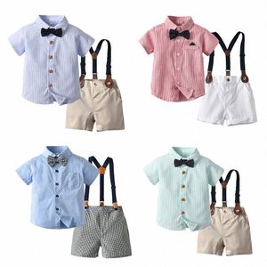 Bow Tie Baby Çocuk Giyim Setleri Gömlek Şortları Striped Hardigan Erkek Çocuklar Kısa Kollu Tshirts Kayış Pantolonları Yaz Gençlik Çocuk Kıyafetleri Siz L20B#