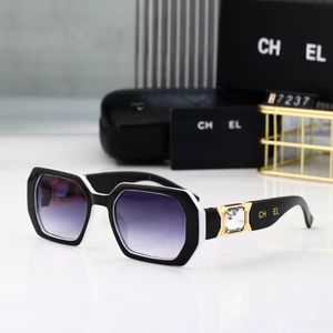 Designer Solglasögon Fashion Letter Sun Glasses Classic Rectangular Frame Eyewear UV400 Outdoor Travel Goggles With Box