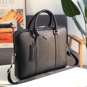 Luxurys Designers Bags Briefcase Men Business Package Hots Sale Laptop Computer Bag Leather Handbag Messenger High Capacity Shoulder Handbags Versati