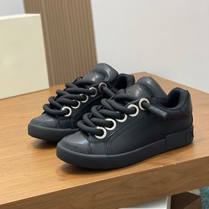 Brödskor Designerskor Låg hjälp snörning av bröd sneakers high end casual skor elastiska bandplattform plattskor för män som går inomhus och utomhus