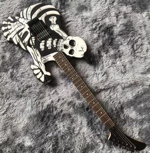 Özel Grand George Lynch Kafatası ve Kemikler Elektro Gitar Siyah Oyma Vücut Noel için Hediye 9164588