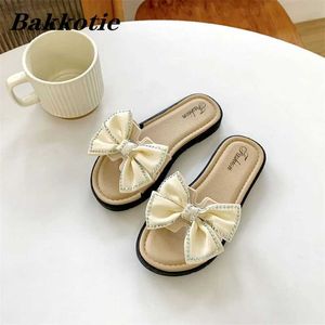 Sandals Girls Slippers 2023 Summer Baby Kids Beach Sandals Fashion Party Dress Princess Rhinestone Outdoor Slides Bow Toddler Soft Sole J240410