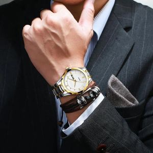 Нарученные часы деловые часы элегантные мужские часы с двойным календарем дисплей кварцевый движение Decor Decor Водонепроницаемое из нержавеющей стали.
