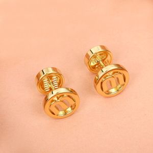 2024 Primavera Verão Novo Rodado Round Letters Designer Brincos para mulheres 18K Gold Retro Retro Vintage M Marca Geometry Hollo