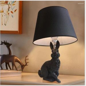 테이블 램프 북유럽 검은 수지 램프 창조적 인 현대식 천 예술 동물 LED 가벼운 거실 식당 홈 장식