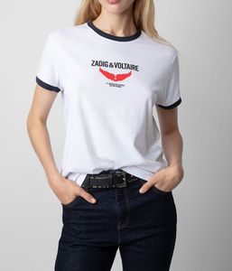 2024 Franska modemärke ZV Kvinnor Red Small Wing Letter Print kontrasterande färg Kvinnor Short Sleeved T-shirt Vit O-Neck New Casual Top